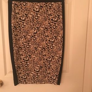 Vince Camuto, animal print pull on pencil skirt, multi color size med, new